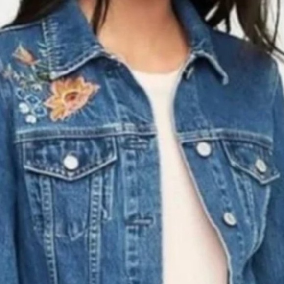 OLD NAVY FLORAL EMBROIDERED DENIM JACKET IN MEDIUM WASH SIZE MEDIUM - Picture 4 of 14